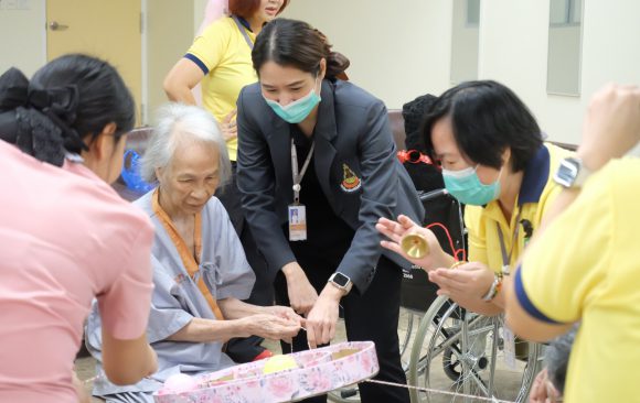 กิจกรรมนันทนาการให้กับผู้สูงอายุและผู้ป่วย