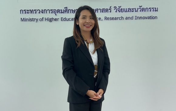 โรงพยาบาลมหาวิทยาลัยเทคโนโลยีสุรนารี  ขอแสดงความยินดีและร่วมภาคภูมิใจกับคุณอภิญญา จูศิริ ตำแหน่ง นักวิชาการการศึกษา สังกัดฝ่ายการแพทย์และทันตกรรม โรงพยาบาลมหาวิทยาลัยเทคโนโลยีสุรนารี