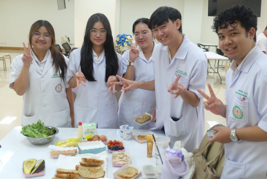 กิจกรรมนอกหลักสูตร (Extra-curriculum) ภายใต้หัวข้อ “การทำอาหารเช้าคู่ขนมปังซาวโดว์” กิจกรรมนอกหลักสูตร (Extra-curriculum) ภายใต้หัวข้อ “การทำอาหารเช้าคู่ขนมปังซาวโดว์”